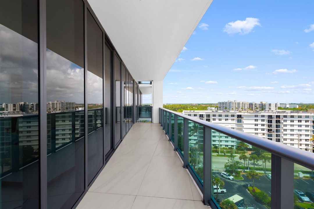 East to West 70' Balcony