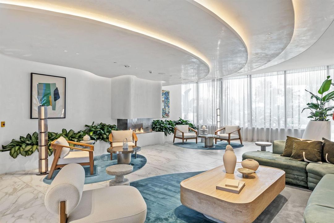 Lobby Lounge Level 3