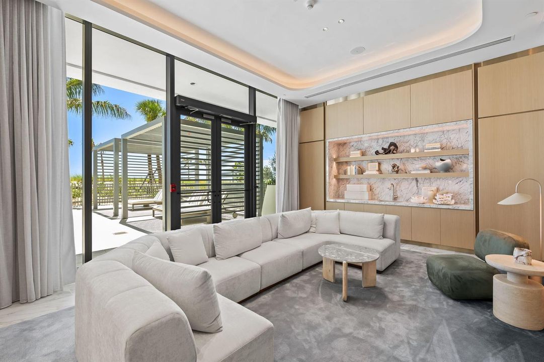 Oceanfront Lounge