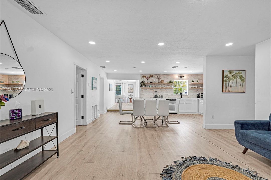 For Sale: $799,000 (5 beds, 2 baths, 1603 Square Feet)