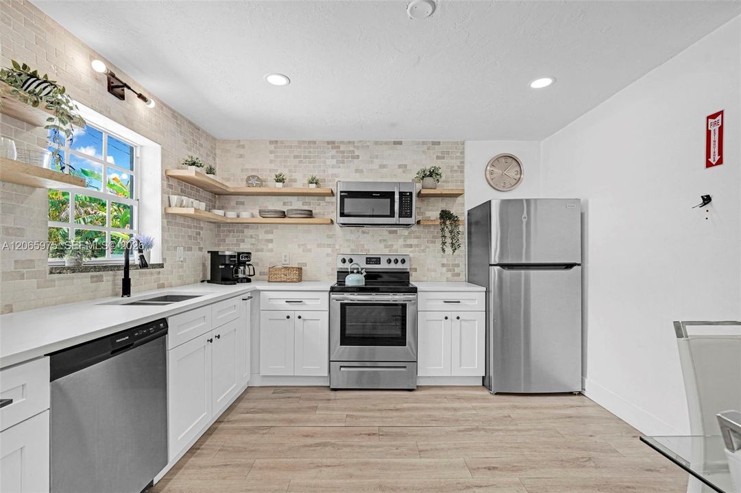 For Sale: $799,000 (5 beds, 2 baths, 1603 Square Feet)