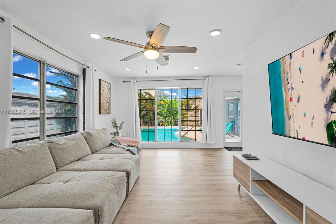 For Sale: $799,000 (5 beds, 2 baths, 1603 Square Feet)