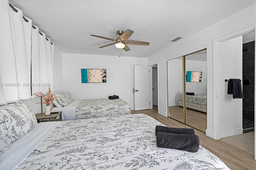 For Sale: $799,000 (5 beds, 2 baths, 1603 Square Feet)