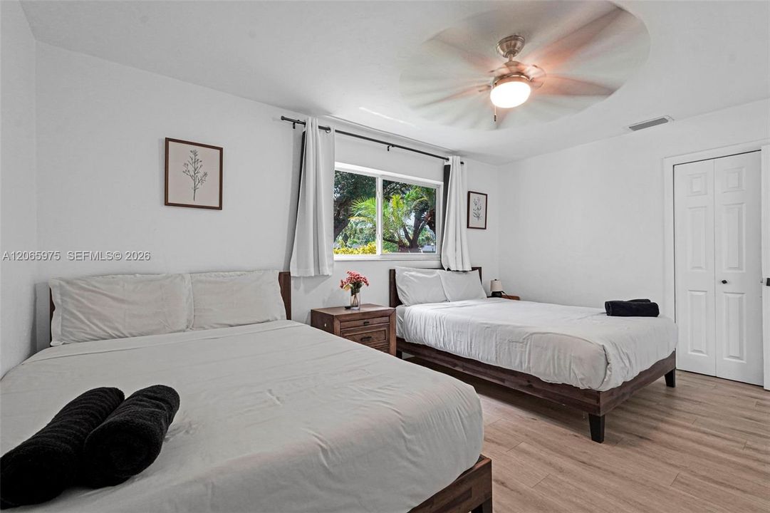 For Sale: $799,000 (5 beds, 2 baths, 1603 Square Feet)