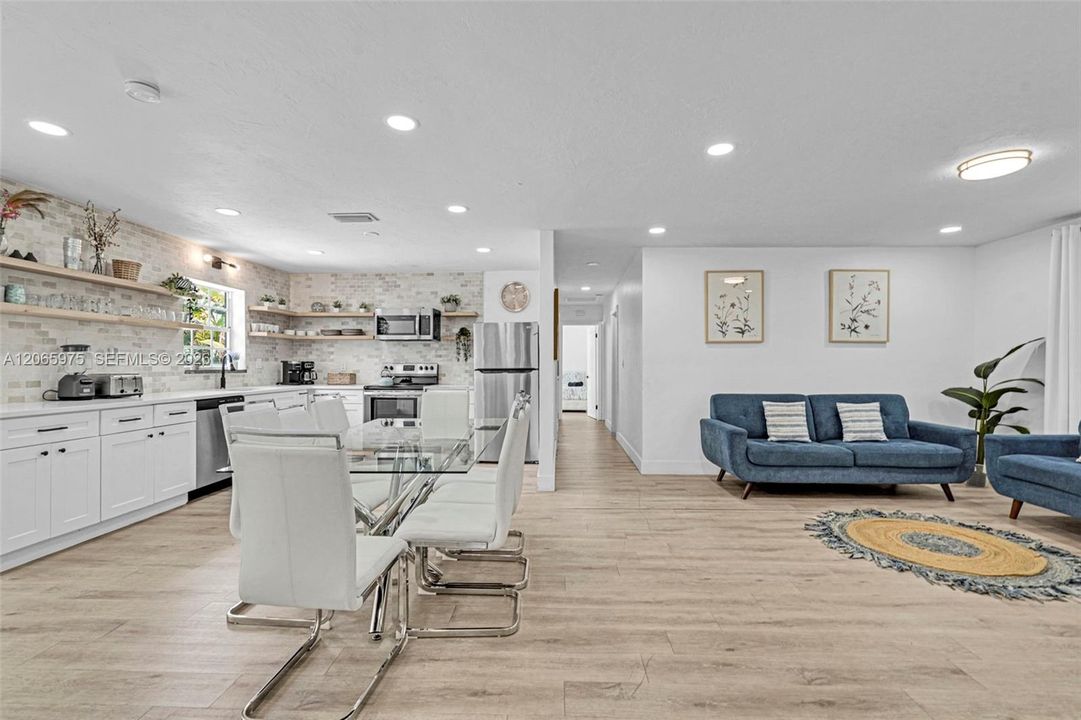 For Sale: $799,000 (5 beds, 2 baths, 1603 Square Feet)