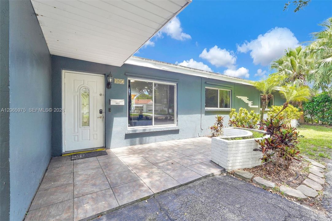 For Sale: $799,000 (5 beds, 2 baths, 1603 Square Feet)