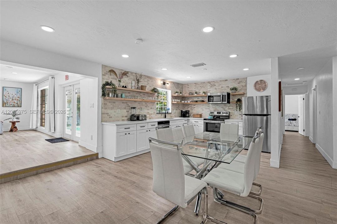 For Sale: $799,000 (5 beds, 2 baths, 1603 Square Feet)