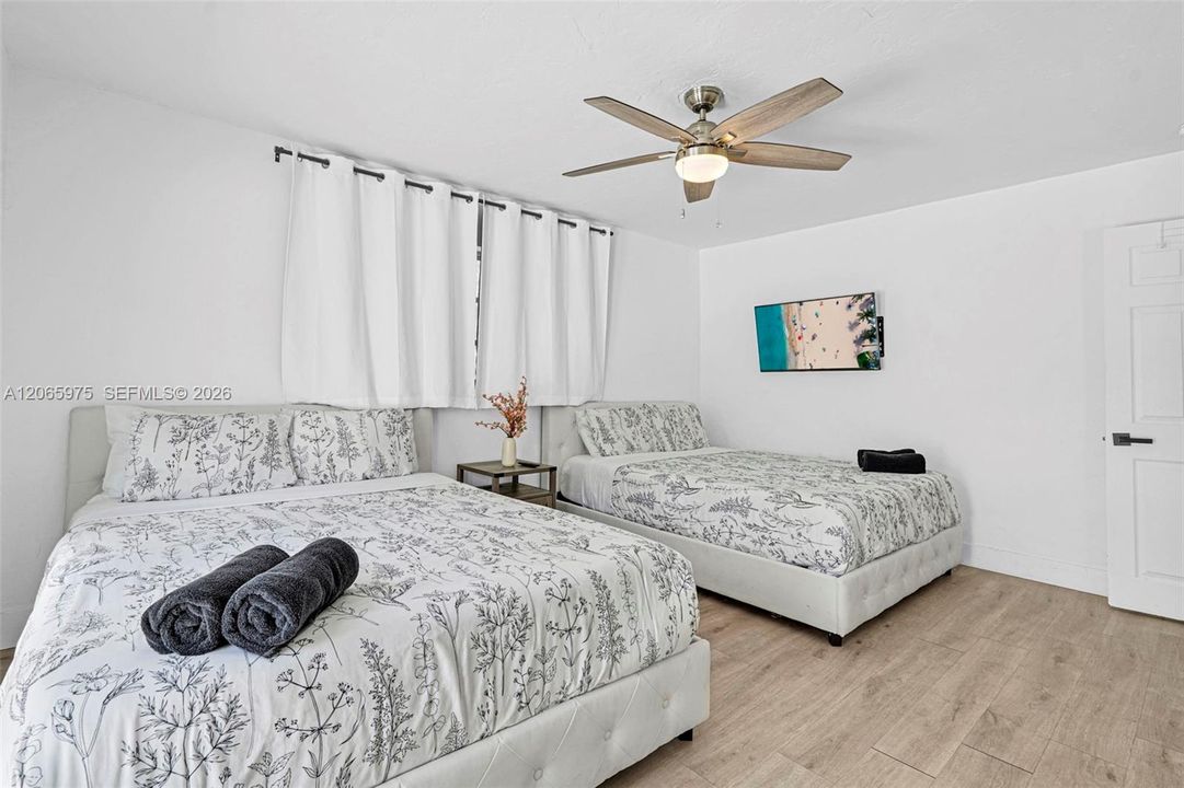 For Sale: $799,000 (5 beds, 2 baths, 1603 Square Feet)