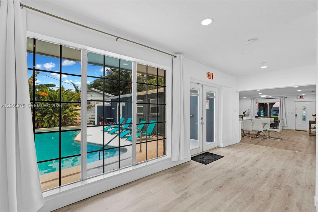 For Sale: $799,000 (5 beds, 2 baths, 1603 Square Feet)
