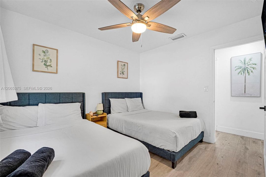 For Sale: $799,000 (5 beds, 2 baths, 1603 Square Feet)