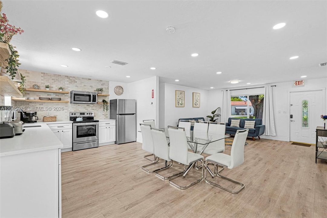 For Sale: $799,000 (5 beds, 2 baths, 1603 Square Feet)