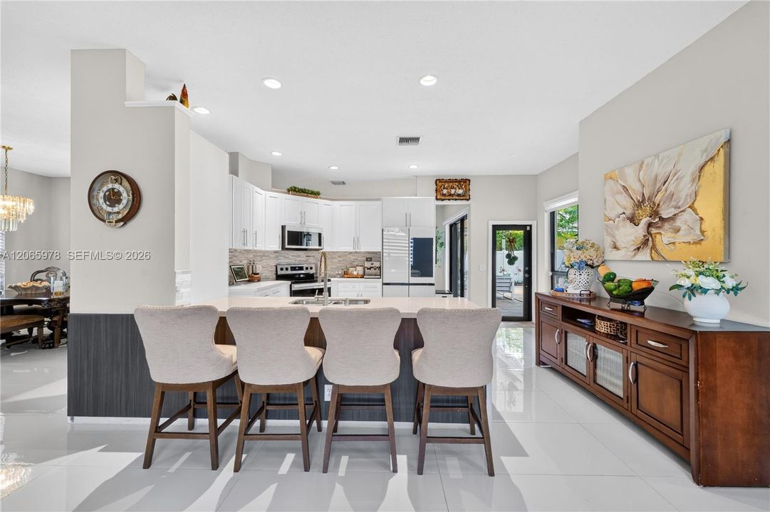 For Sale: $1,000,099 (5 beds, 3 baths, 2733 Square Feet)