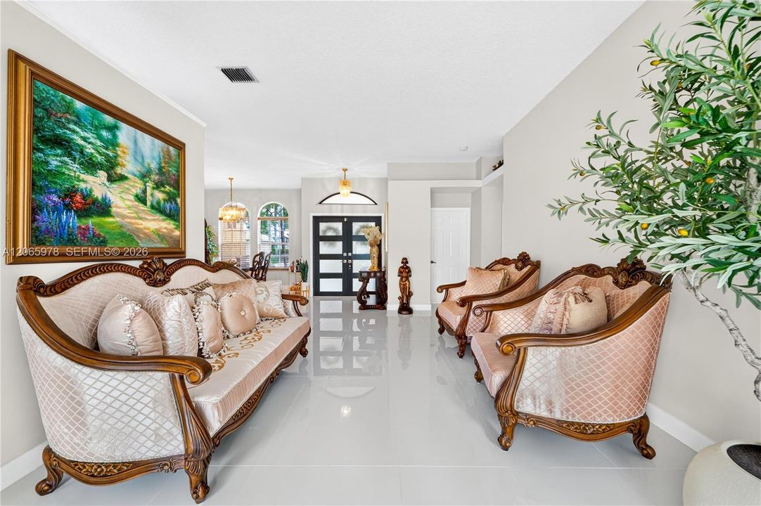 For Sale: $1,000,099 (5 beds, 3 baths, 2733 Square Feet)