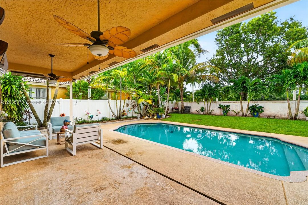 For Sale: $1,000,099 (5 beds, 3 baths, 2733 Square Feet)