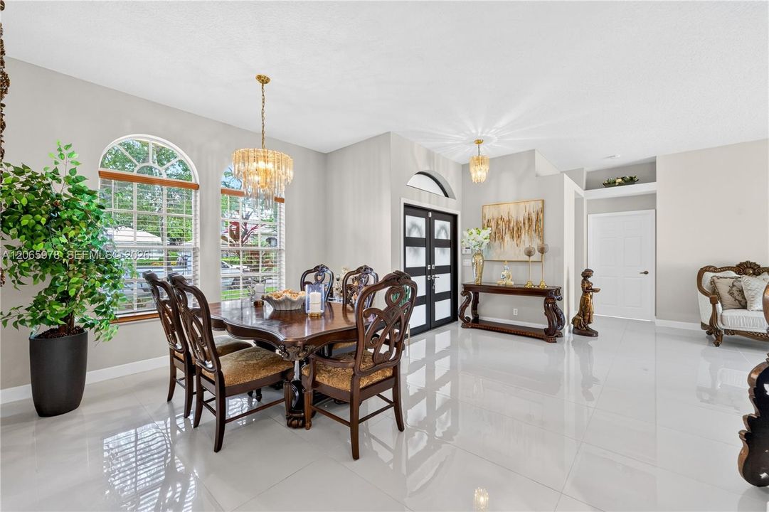 For Sale: $1,000,099 (5 beds, 3 baths, 2733 Square Feet)