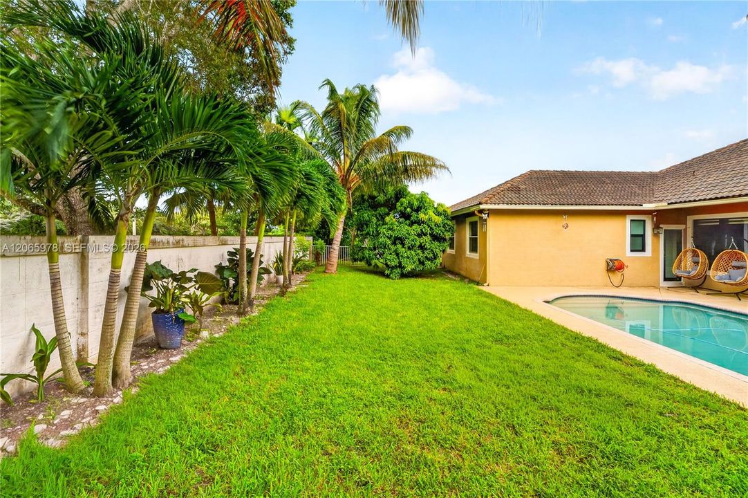 For Sale: $1,000,099 (5 beds, 3 baths, 2733 Square Feet)