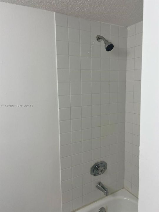 For Rent: $1,900 (2 beds, 2 baths, 820 Square Feet)