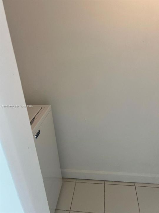 For Rent: $1,900 (2 beds, 2 baths, 820 Square Feet)