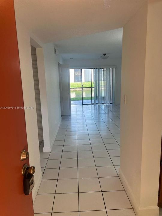 For Rent: $1,900 (2 beds, 2 baths, 820 Square Feet)
