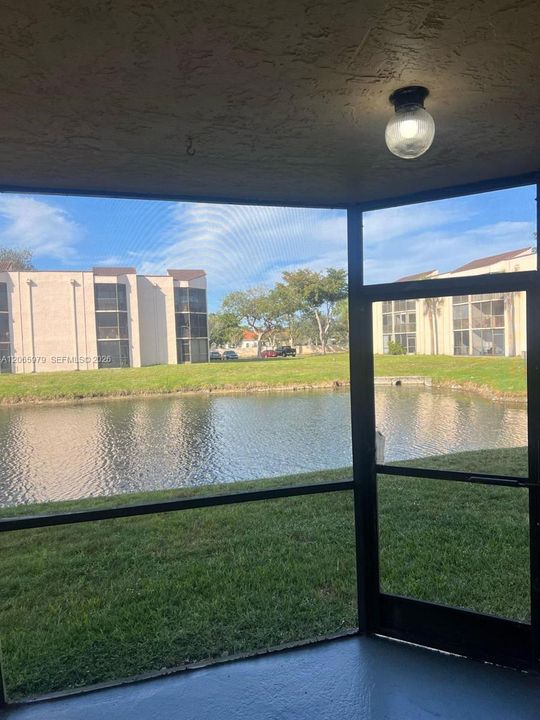For Rent: $1,900 (2 beds, 2 baths, 820 Square Feet)