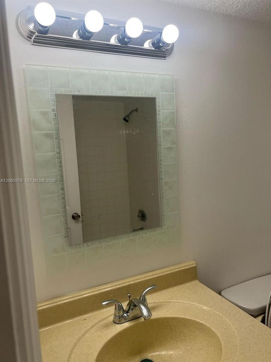 For Rent: $1,900 (2 beds, 2 baths, 820 Square Feet)
