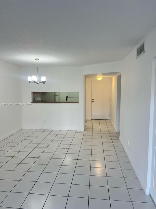 For Rent: $1,900 (2 beds, 2 baths, 820 Square Feet)