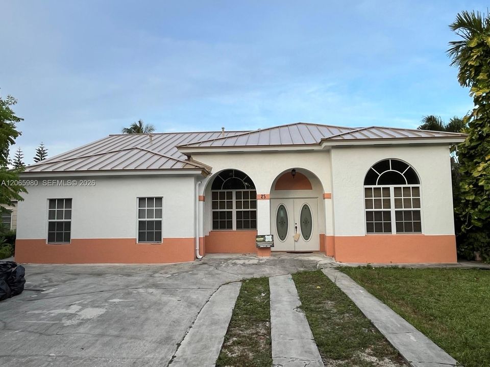 For Sale: $885,000 (4 beds, 3 baths, 2351 Square Feet)