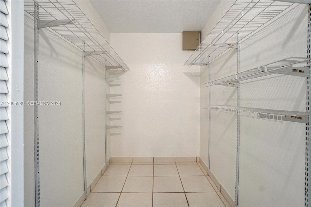 На продажу: $885,000 (4 спален, 3 ванн, 2351 Квадратных фут)
