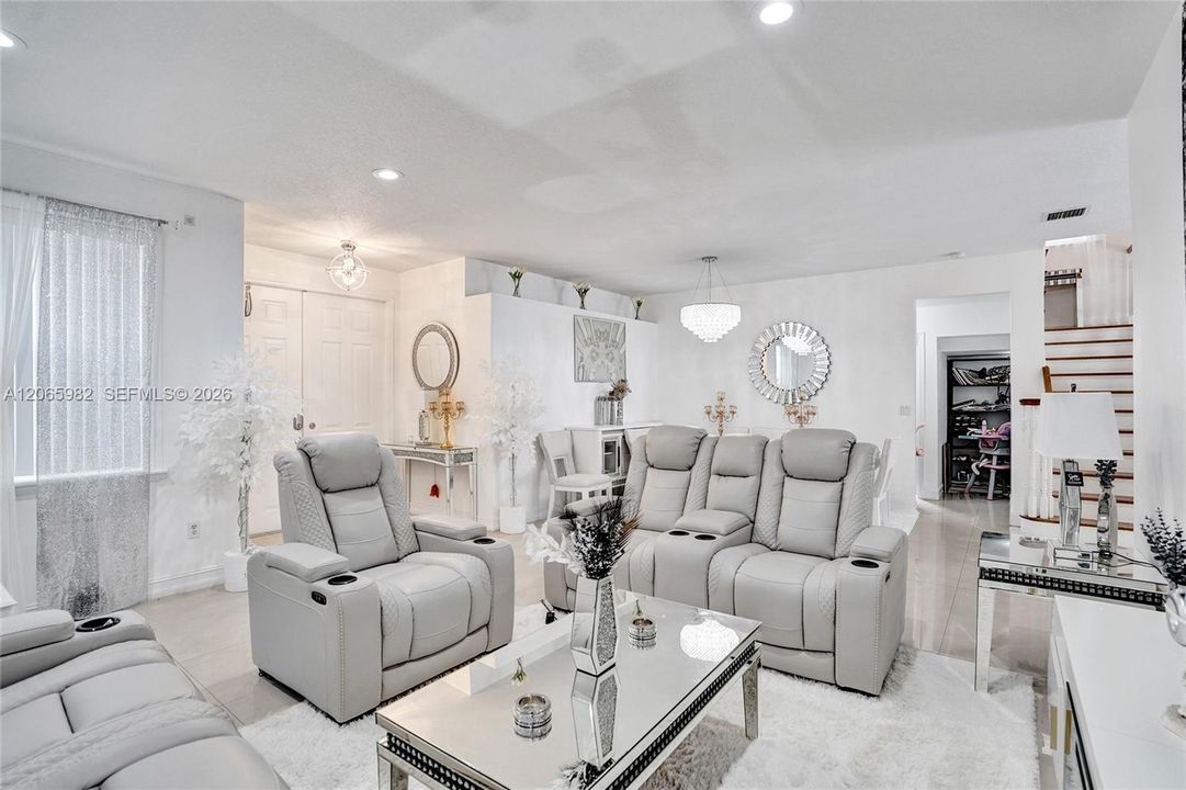 For Sale: $729,000 (4 beds, 2 baths, 2661 Square Feet)