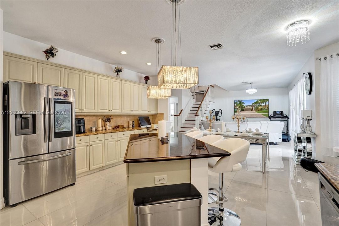For Sale: $729,000 (4 beds, 2 baths, 2661 Square Feet)