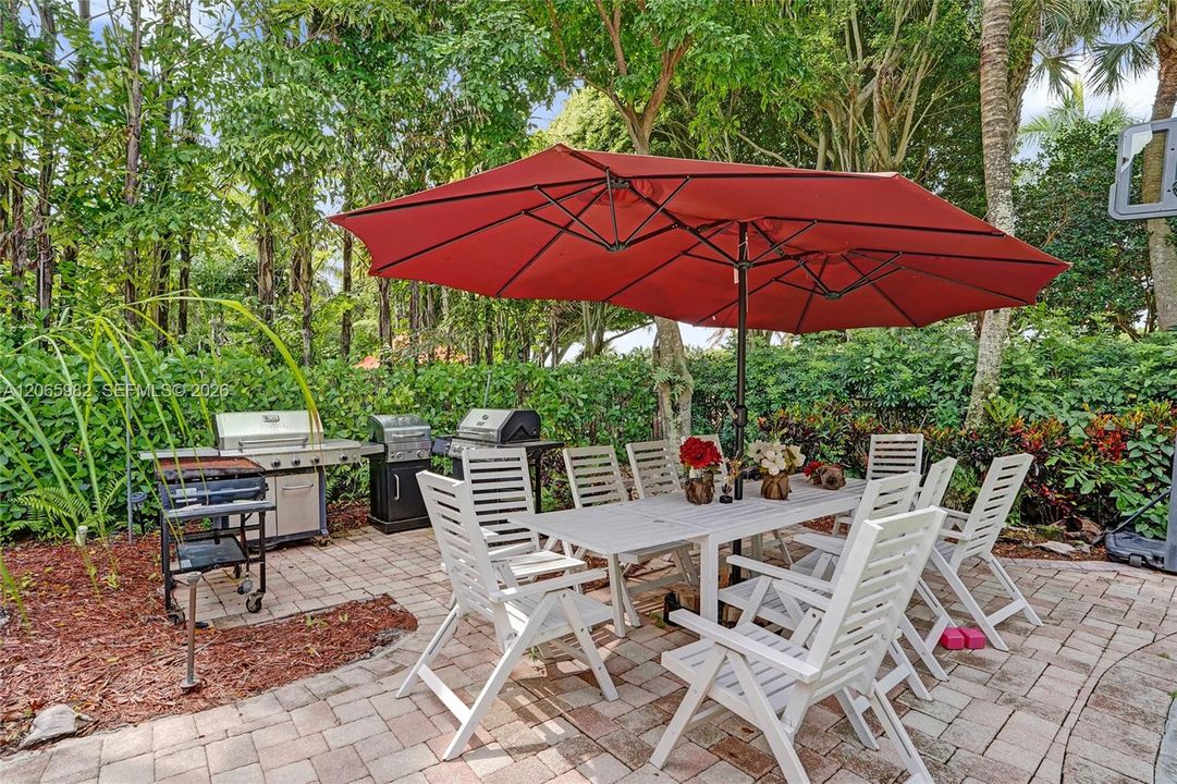 For Sale: $729,000 (4 beds, 2 baths, 2661 Square Feet)