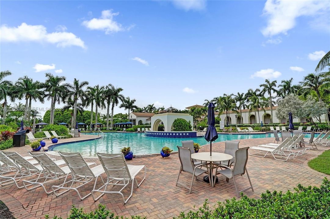 For Sale: $729,000 (4 beds, 2 baths, 2661 Square Feet)