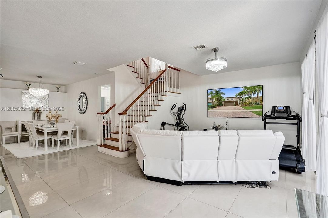 For Sale: $729,000 (4 beds, 2 baths, 2661 Square Feet)
