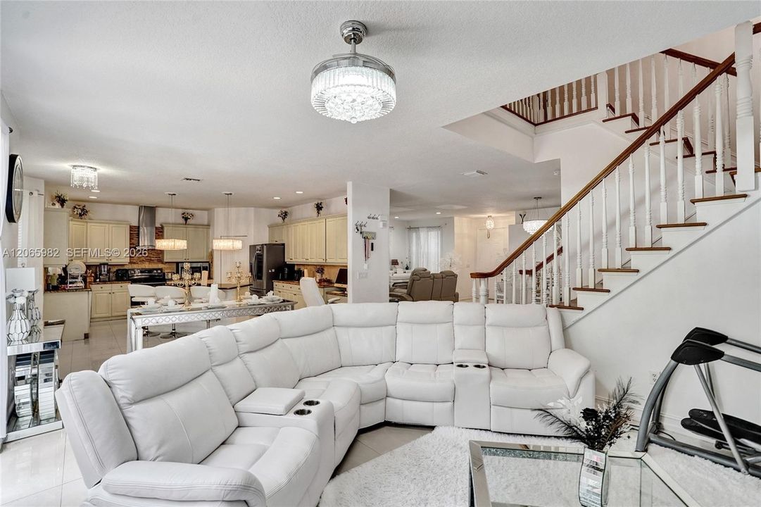 For Sale: $729,000 (4 beds, 2 baths, 2661 Square Feet)