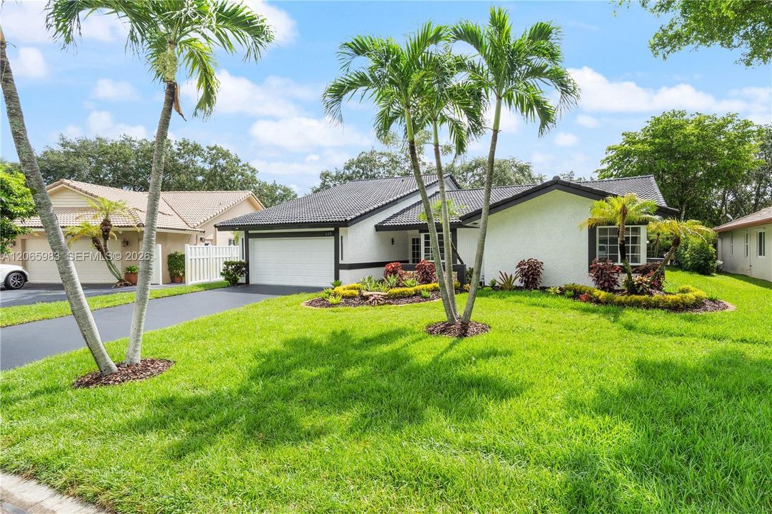 For Sale: $789,900 (4 beds, 2 baths, 2403 Square Feet)
