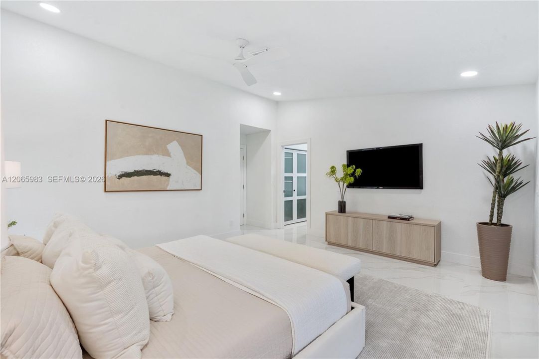 For Sale: $789,900 (4 beds, 2 baths, 2403 Square Feet)