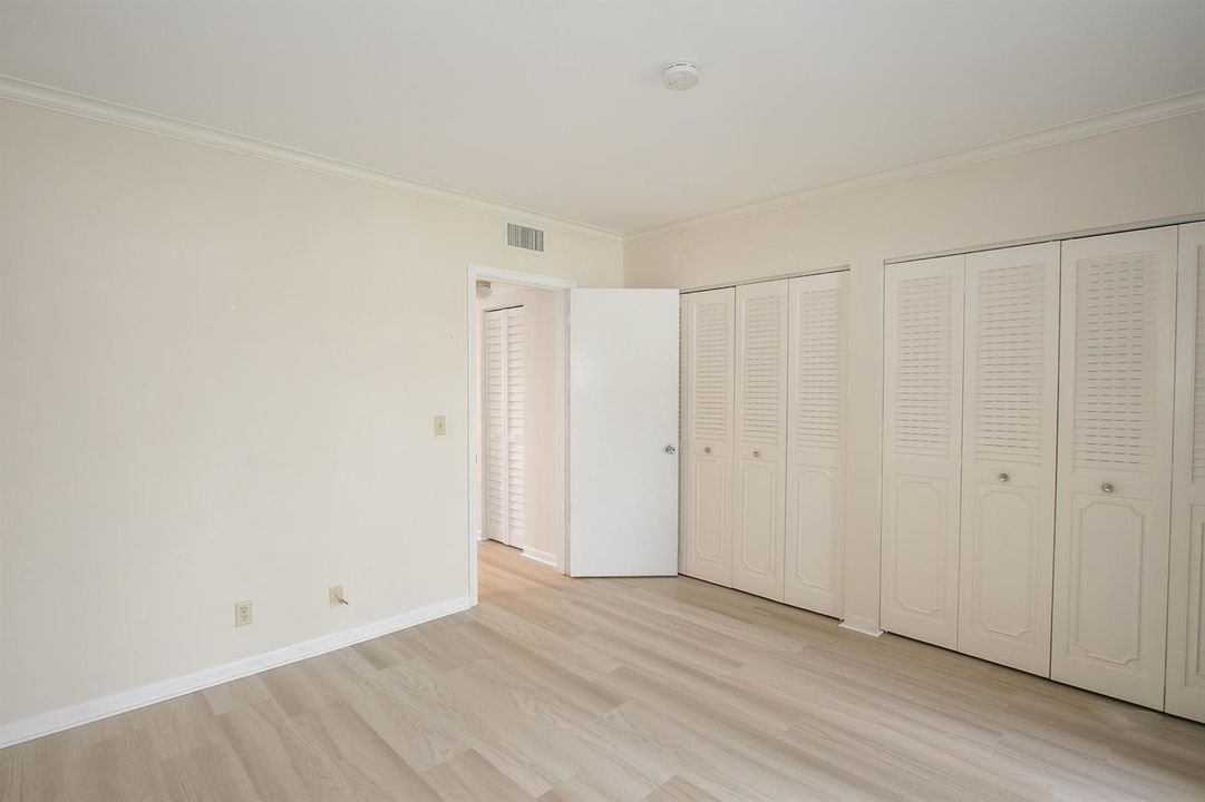 Murry-Hills-208-building4
