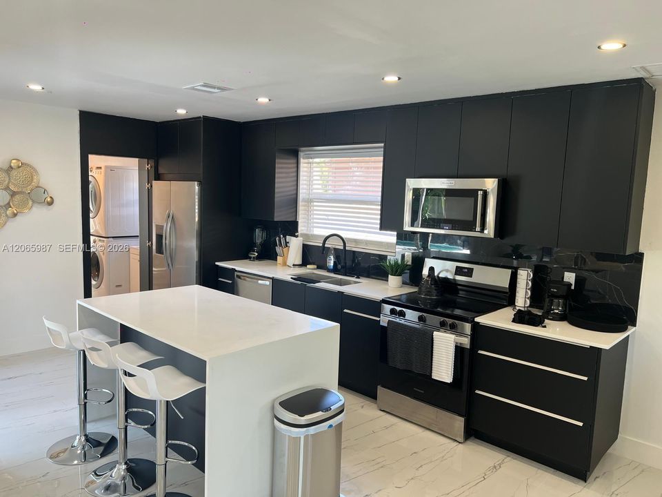 For Rent: $7,000 (3 beds, 2 baths, 0 Square Feet)