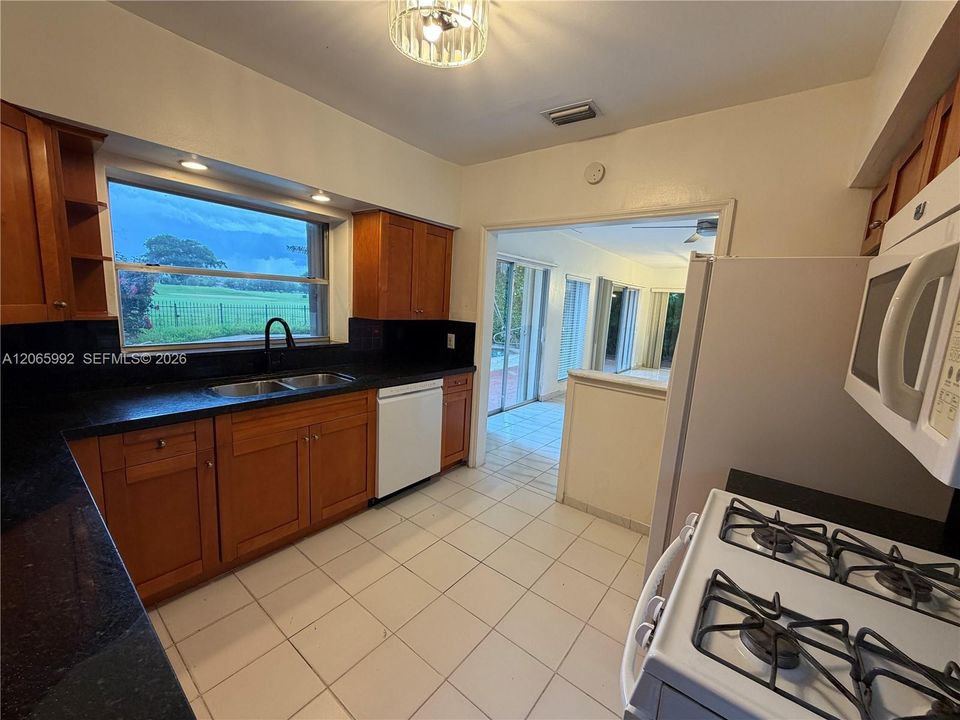 For Sale: $1,690,000 (3 beds, 3 baths, 1904 Square Feet)