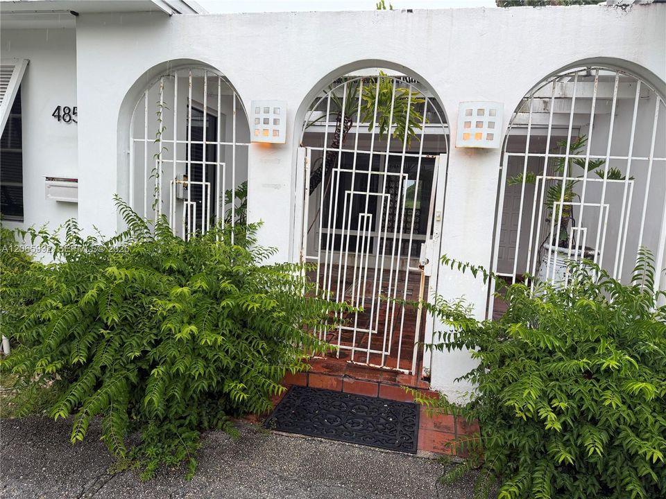 For Sale: $1,690,000 (3 beds, 3 baths, 1904 Square Feet)