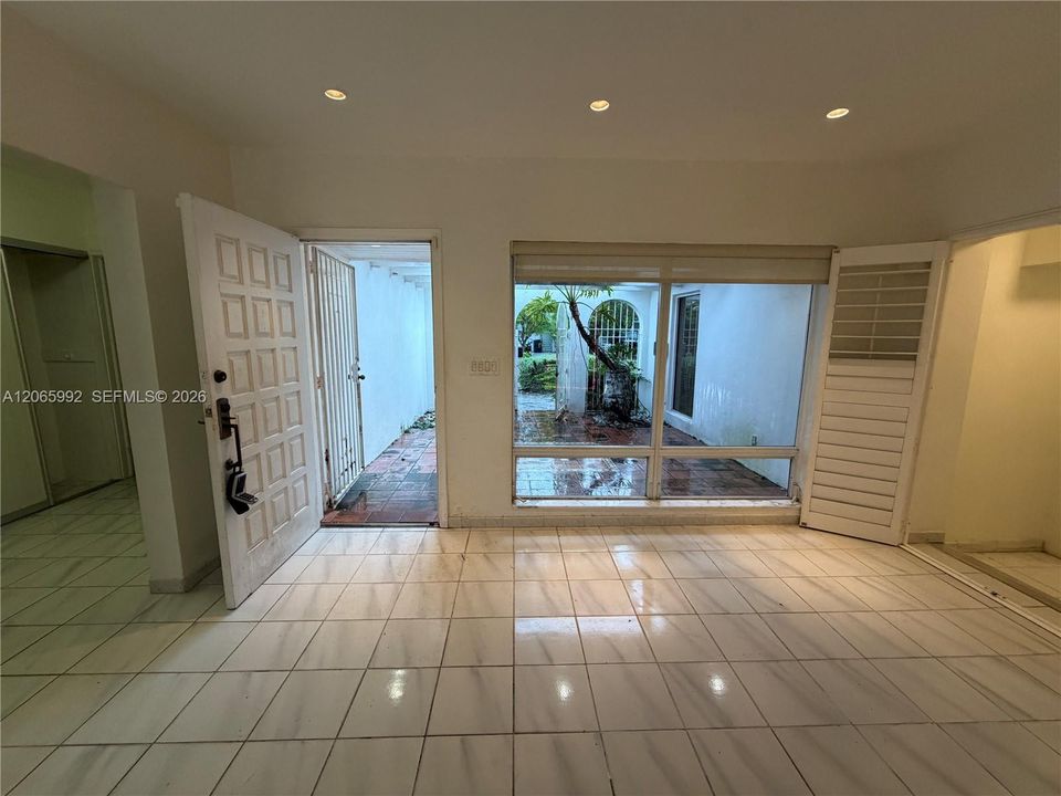 For Sale: $1,690,000 (3 beds, 3 baths, 1904 Square Feet)