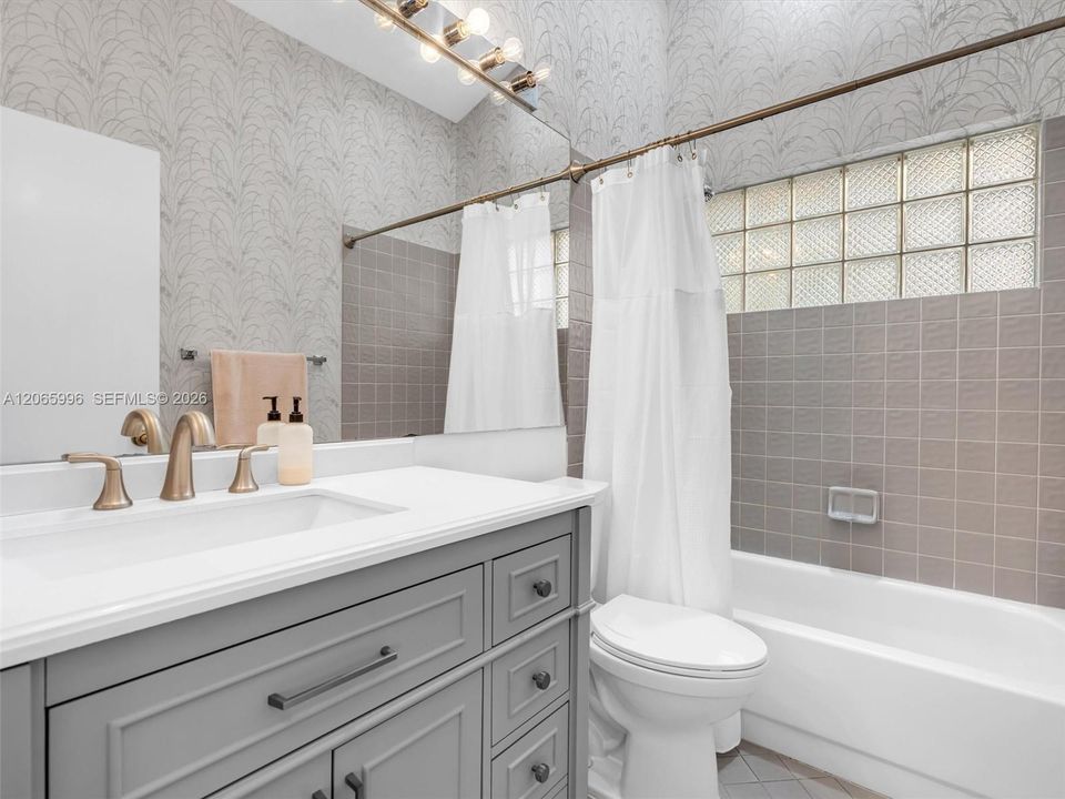 For Rent: $4,999 (3 beds, 2 baths, 1778 Square Feet)