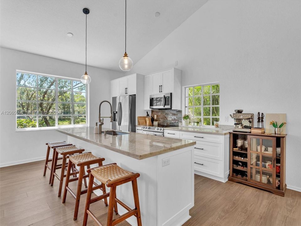 For Rent: $4,999 (3 beds, 2 baths, 1778 Square Feet)