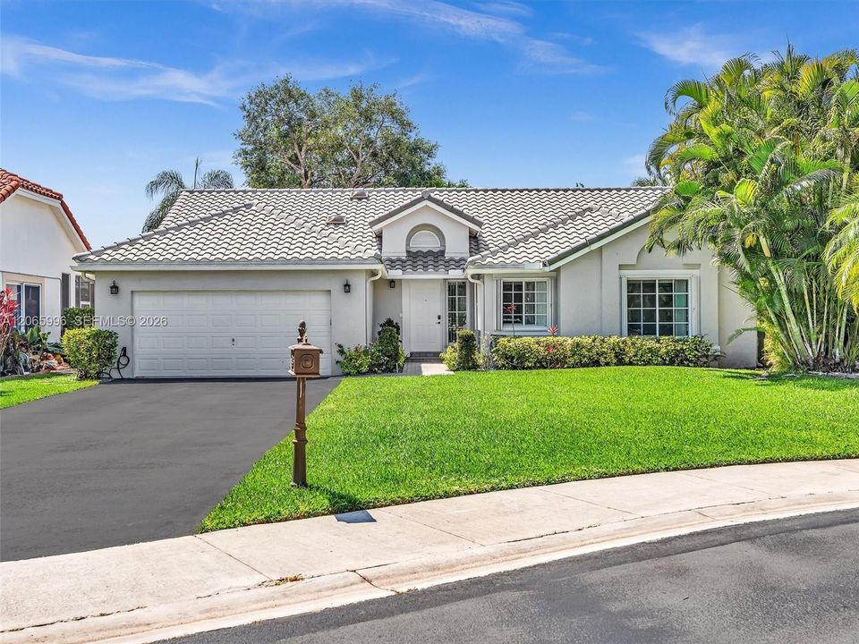 For Rent: $4,999 (3 beds, 2 baths, 1778 Square Feet)
