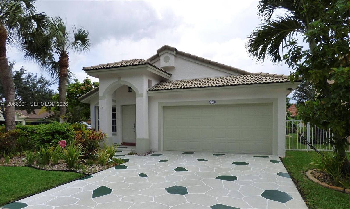 For Sale: $645,000 (3 beds, 2 baths, 1663 Square Feet)