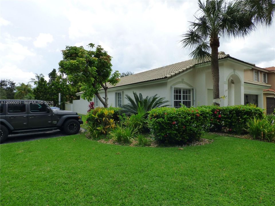 For Sale: $645,000 (3 beds, 2 baths, 1663 Square Feet)