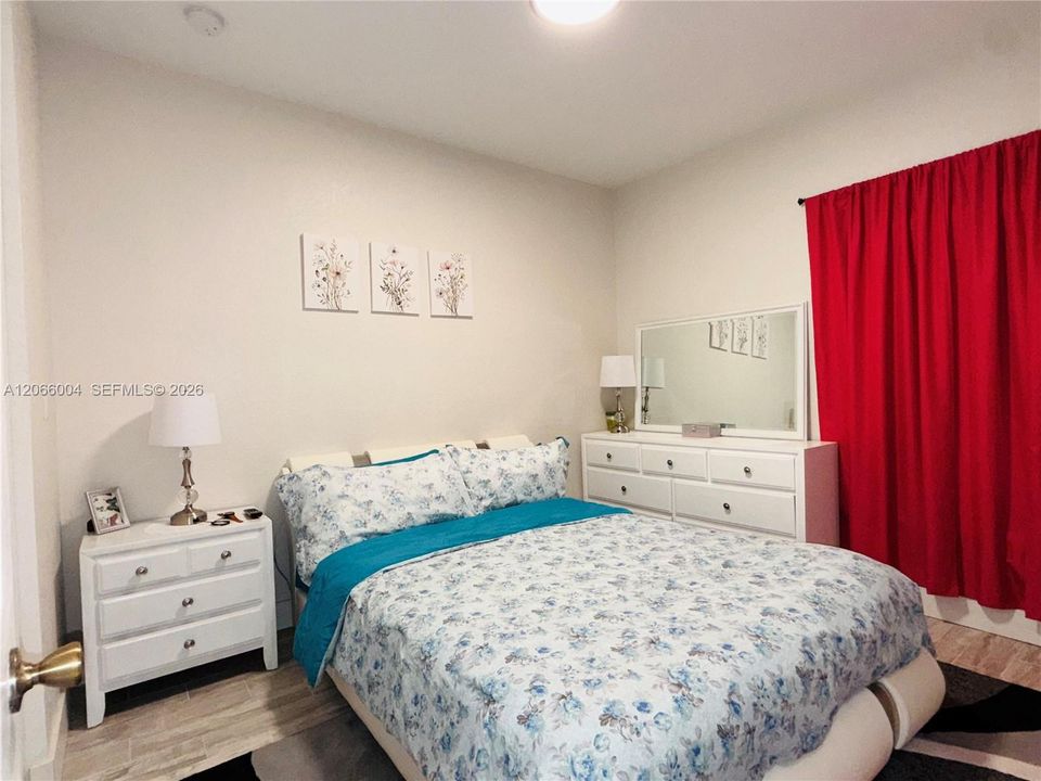 В аренду: $3,300 (3 спален, 3 ванн, 1527 Квадратных фут)
