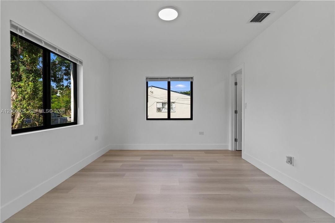 For Sale: $559,900 (3 beds, 2 baths, 1412 Square Feet)