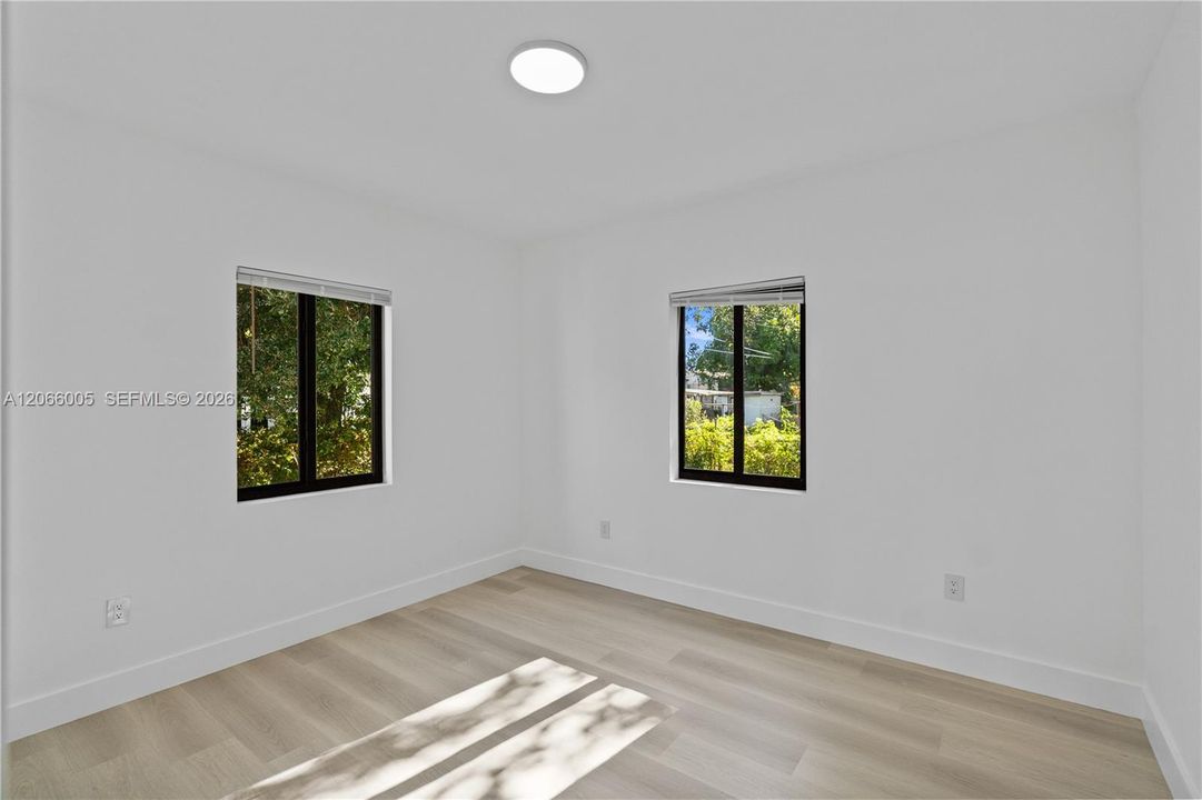For Sale: $559,900 (3 beds, 2 baths, 1412 Square Feet)