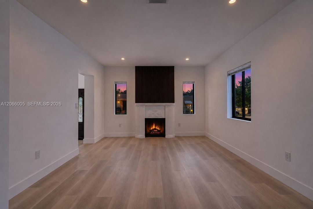 For Sale: $559,900 (3 beds, 2 baths, 1412 Square Feet)